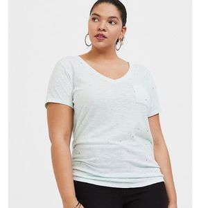 🆕 Torrid mint and gold v-neck tshirt size 3